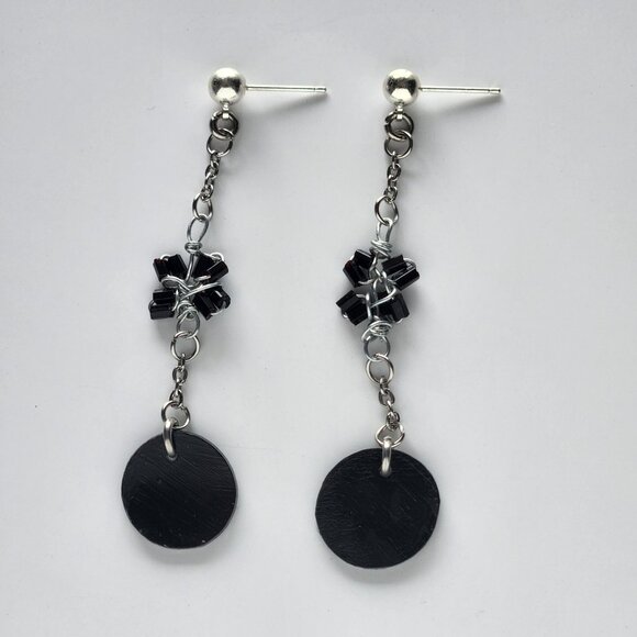Black and white hypnosis silver chain earrings ✦ long silver dangle earrings ✦ - Picture 4 of 6